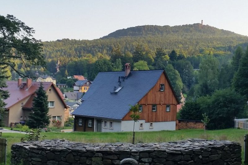 unser Haus mit Blick zum Hochwald