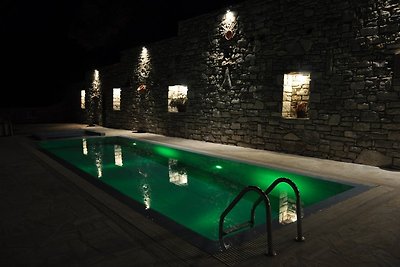 Villa Leonidas- with heated pool