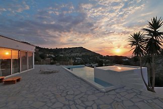 New Stone Villa mit Pool, Pitsidia