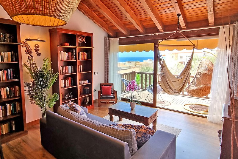Hauptschlafzimmer mit Bibliothek und Balkon mit Meerblick