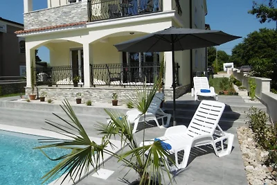 Villa Luka Apartment Red mit Pool
