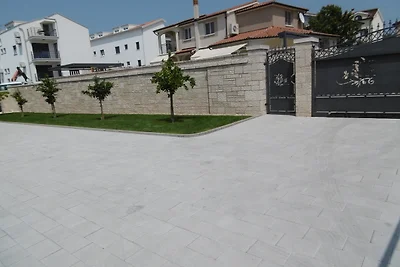 Ferienhaus Tajana mit Pool und Einliegerapartment