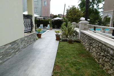 Villa Luka Apartment Red mit Pool