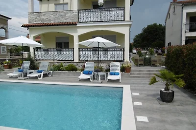 Villa Luka Apartment Red mit Pool