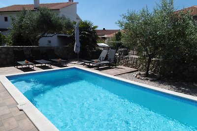 Villa piccola Ema con piscina