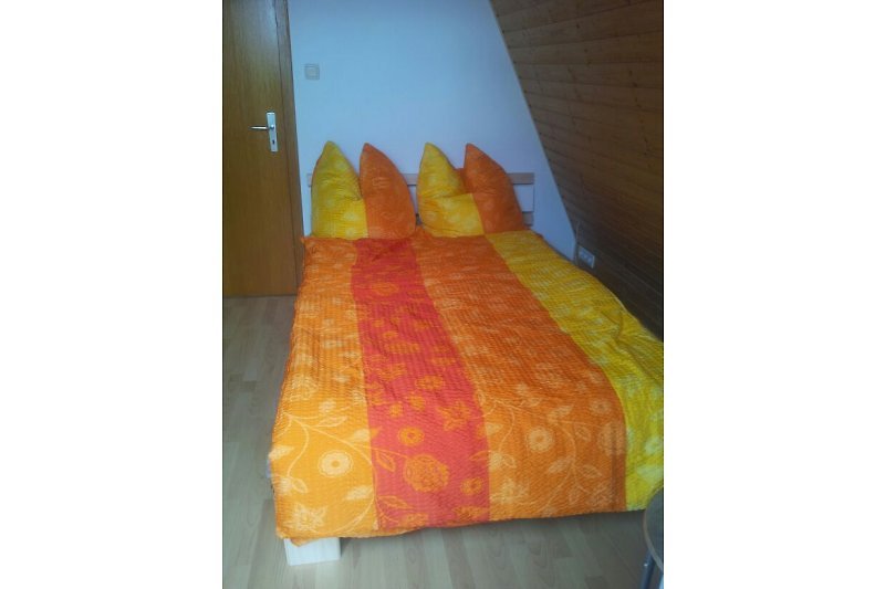 Schlafzimmer mit Doppelbett (1,40X 2,00) x