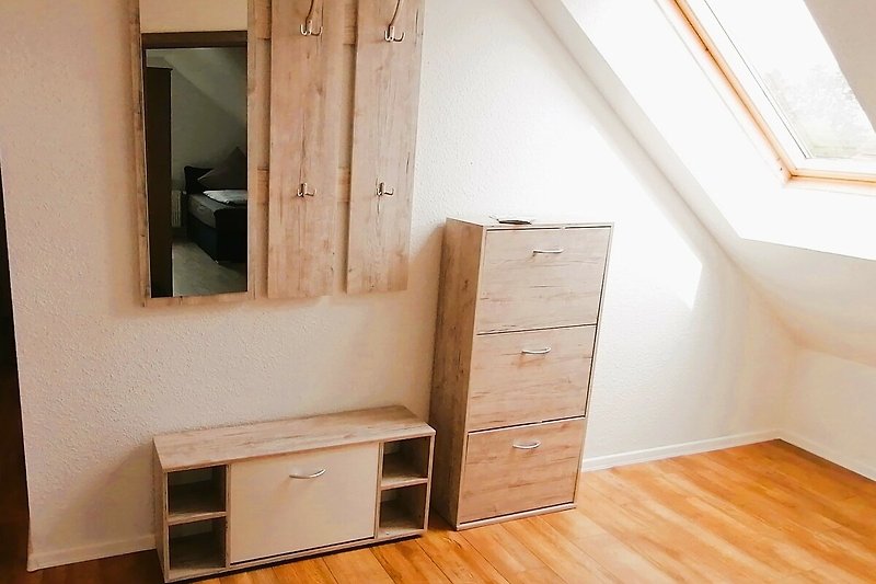 Holzschrank, Spiegel, Schublade, Fenster, Holzregal, Komfort.