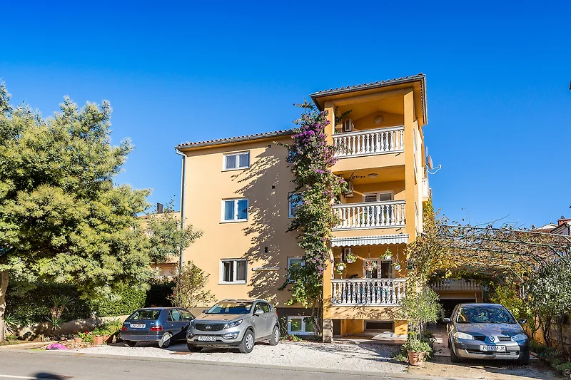 gepflegtes Haus Vilic mit dem Blick auf die Balkone