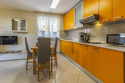 0001/ Julian, Haus Stephan