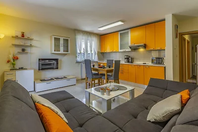 0001/ Julian, Haus Stephan