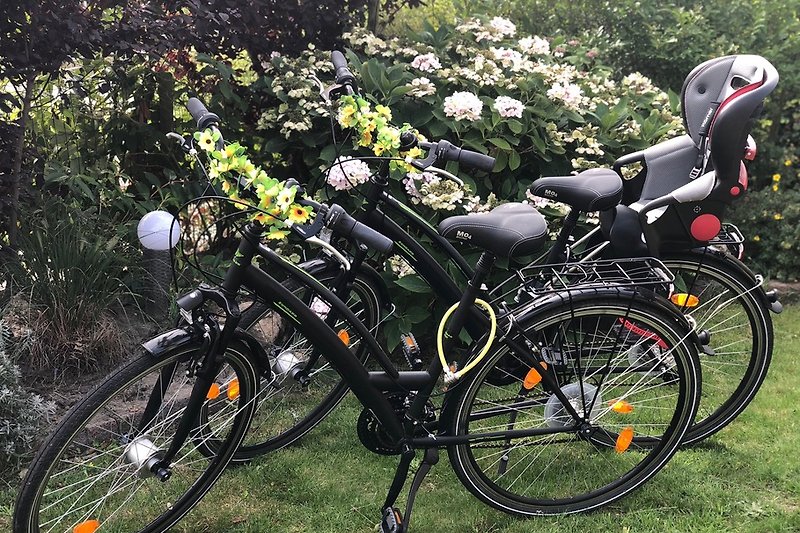 2 neue Fahrräder mit Kindersitz