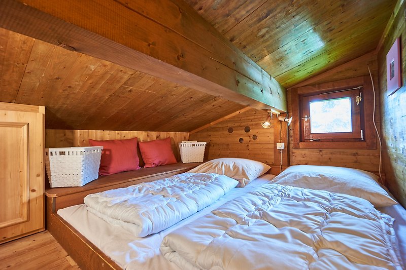 Schlafzimmer mit Doppelbett (2 x 90 x 200)