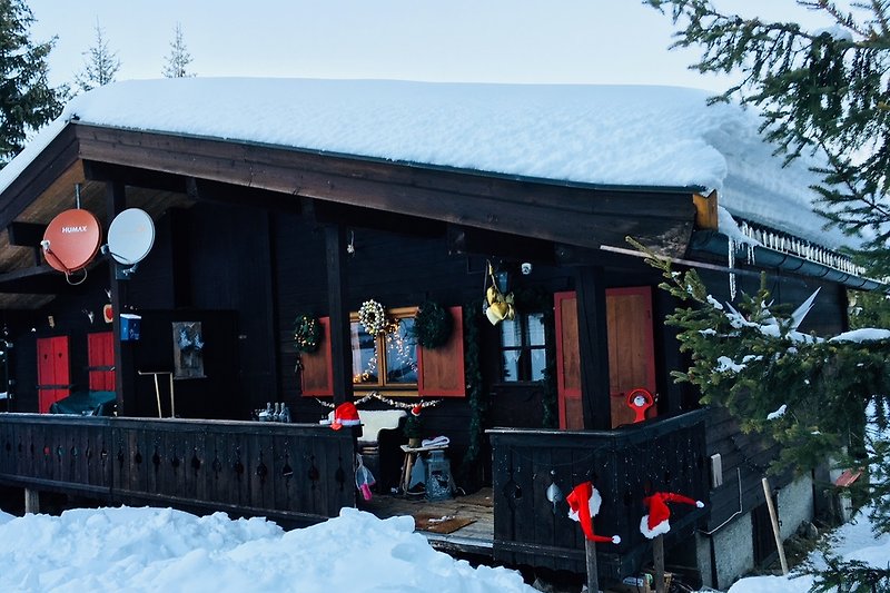 Hütte 27 versunken im Schnee