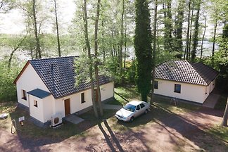 Comfortabele bungalow direct aan het meer