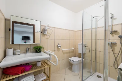 Ferienhaus Lidija mit Pool