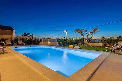 Villa Mikela mit Pool