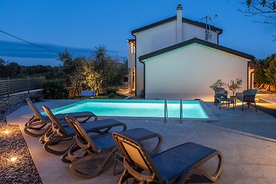 Villa Crystal mit Pool