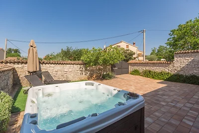 Casa Castello in posizione tranquilla