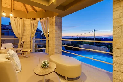 Villa Mikela mit Pool