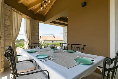Villa Mikela mit Pool