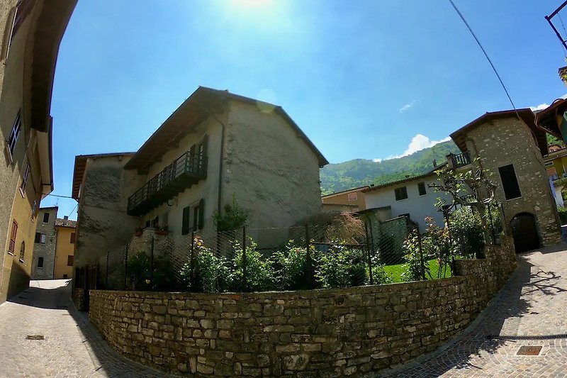 Komplettansicht Gebäudelage