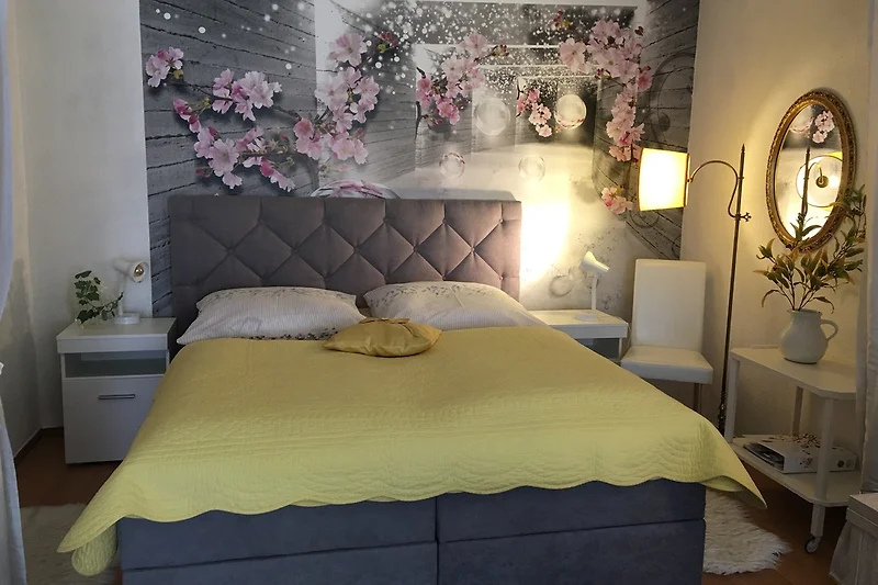 The translation of "boxsprinbett" to Italian is: **letto boxspring**.