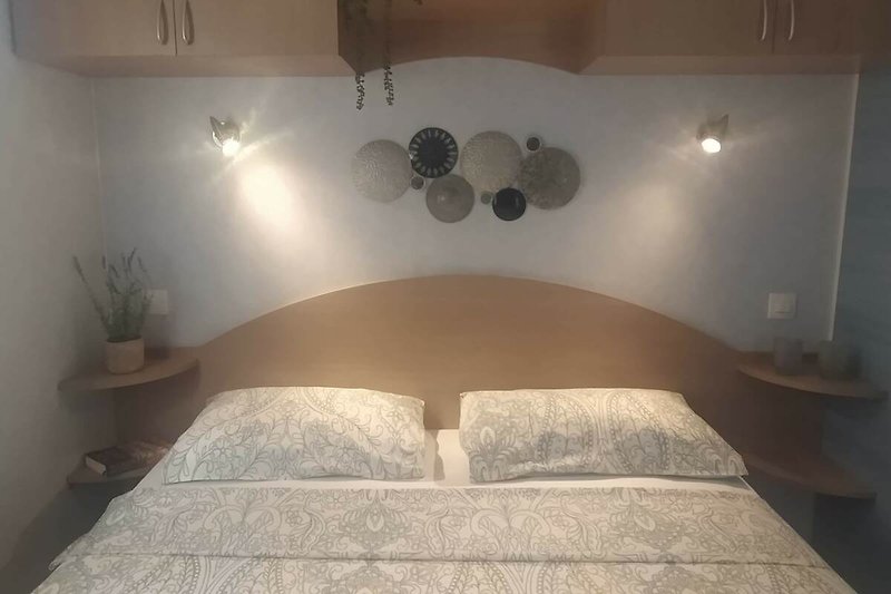 Schlafzimmer mit bequemen Doppelbett (1.60 x 2.00)
