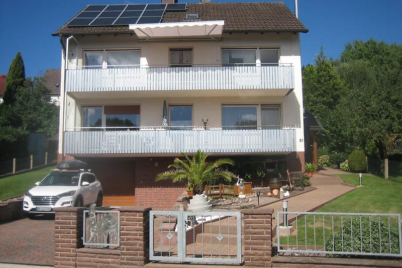 der obere Balkon ist die Wohnung 2