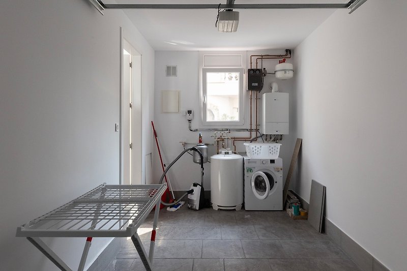 Garage / Waschküche