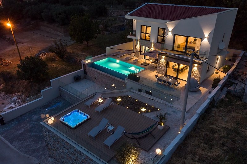 NEW! Seaview Villa Nautique, a 3-bedroom villa with a 32 sqm heated private pool and a Whirlpool.
