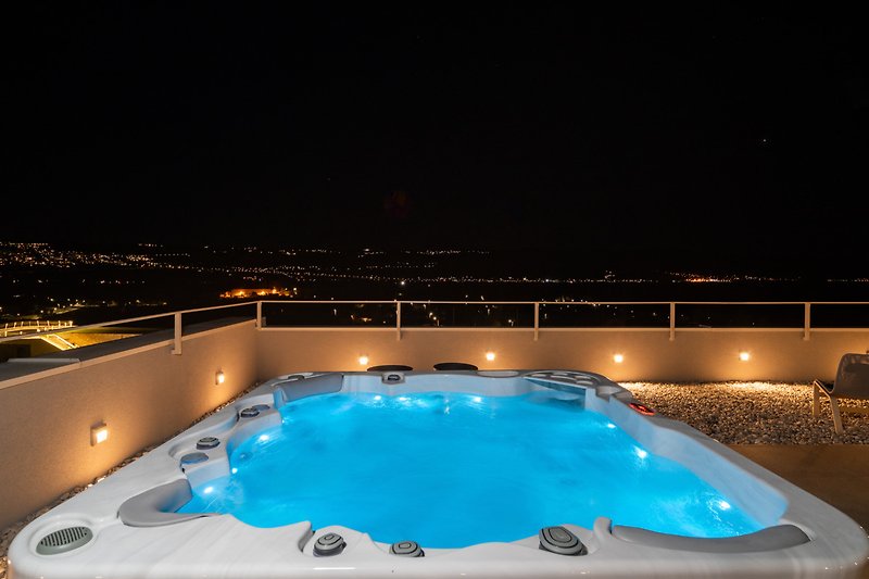 Rooftop terrace with Hot tub and sauna