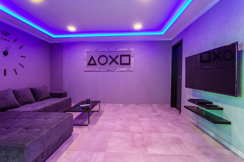 Media room with TV, game console PS4, free WiFi, A/C (lower ground floor)