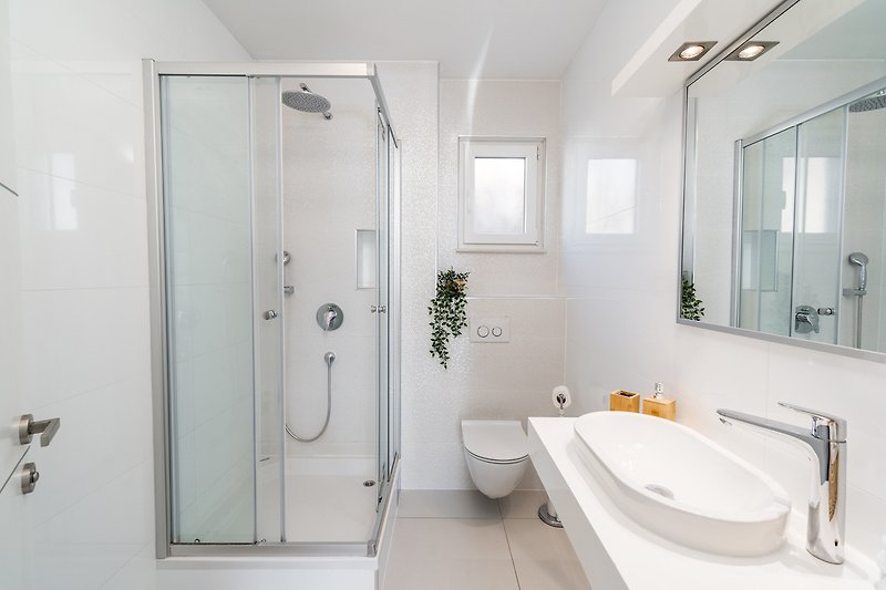 One of the 6 family bathrooms with a shower, Bedroom No.3