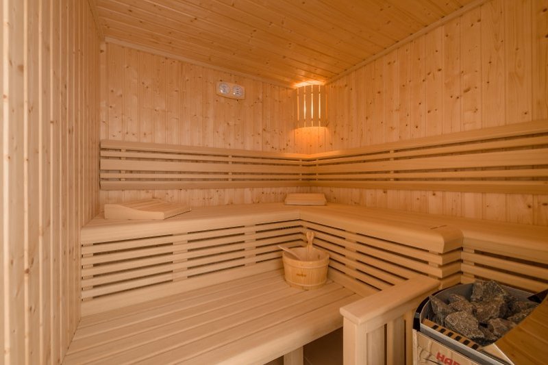 Sauna voor 4-5 personen op de benedenverdieping (zwembadniveau)