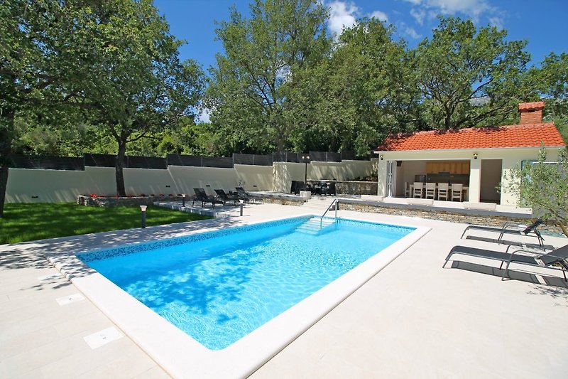 Villa Škura - privater Pool 32m2 und voll ausgestattete Sommerküche mit Grill & TV