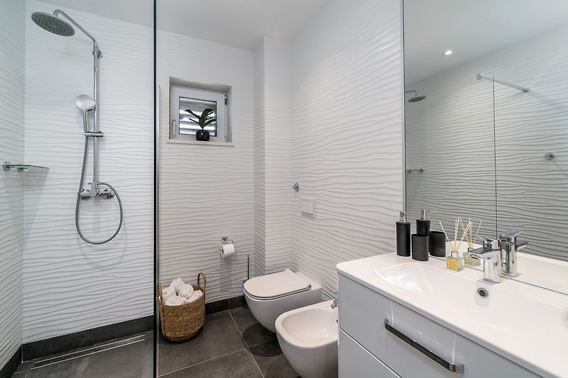 Family bathroom with a shower, toilet and a bidet