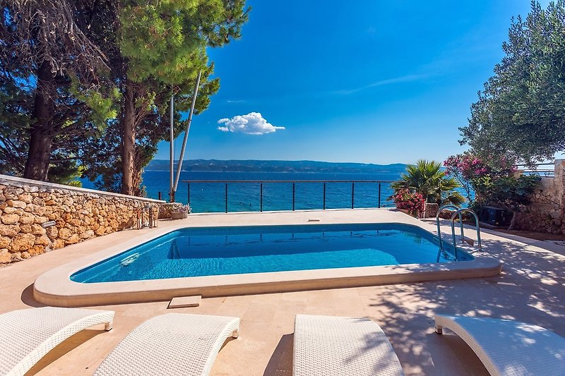 Beachfront Villa Casa Ahoi with 2 bedrooms, heated pool, amazing sea views