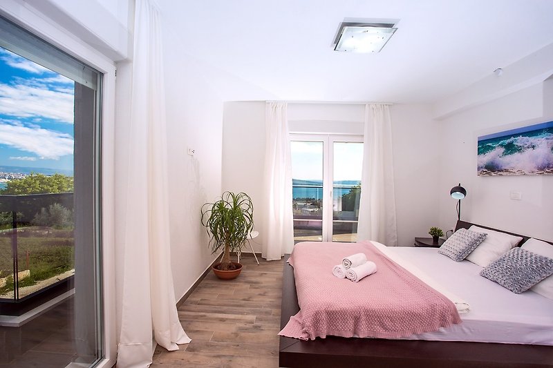 Schlafzimmer Nr. 2 Doppelbett 180x200 cm, Klimaanlage, Bad mit Dusche, Terrasse