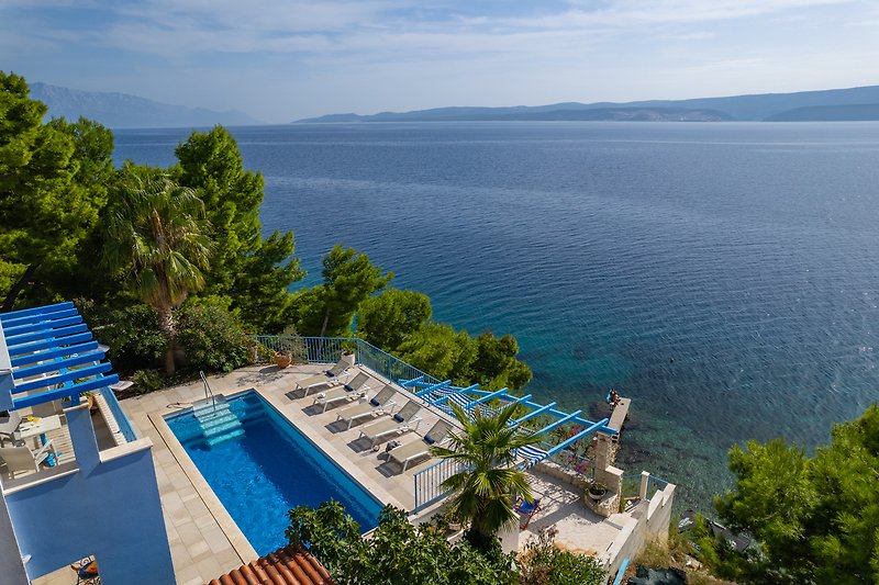 Villa Azzurro mit 29sqm beheiztem Pool, direkt am Meer