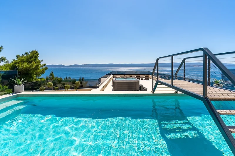 Seaview Villa Blue Lagoon mit privatem beheiztem Pool, 2 Whirlpools, Sauna, Medienraum, 6 Schlafzimmern, Strand 70m
