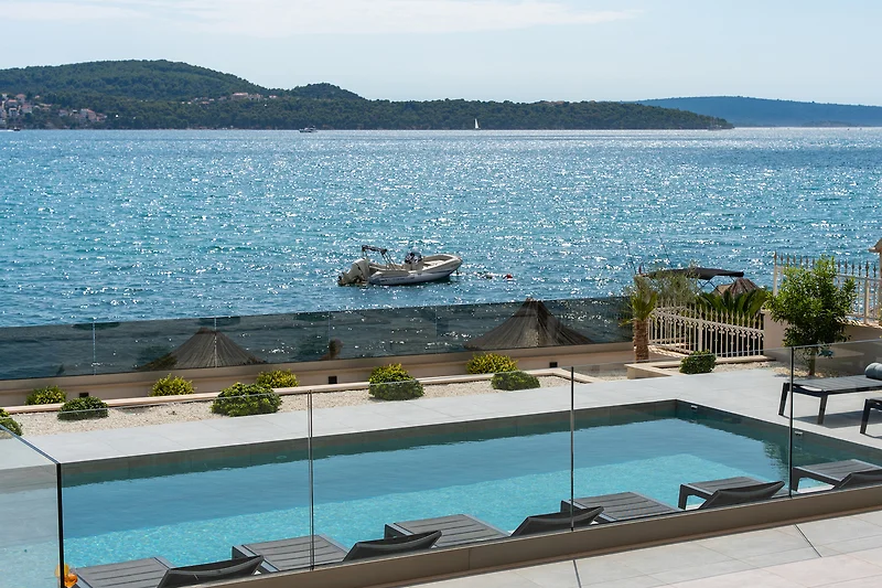 Ein prachtvolles Refugium direkt am Meer, das alles bietet, was man sich für einen unvergesslichen Urlaub wünschen kann.