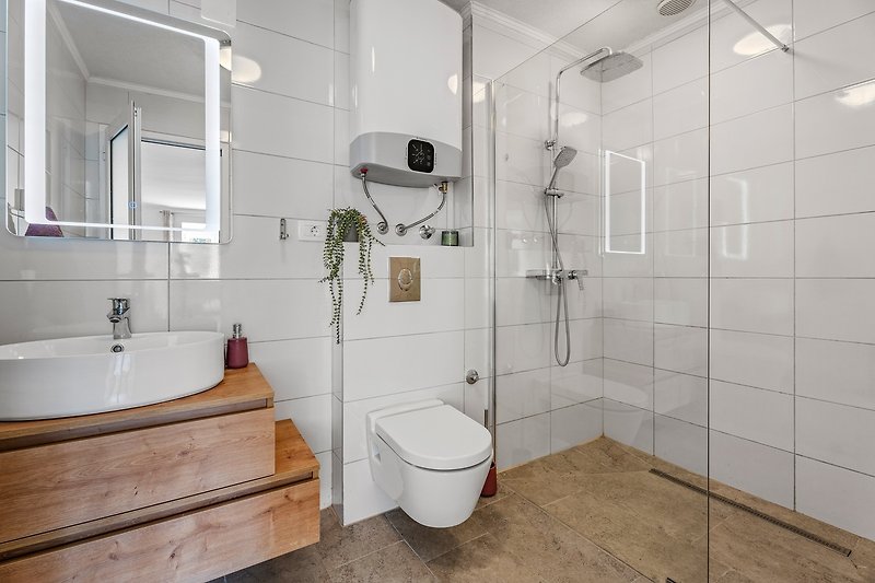 En-suite Badezimmer (6,5 m2) mit Dusche