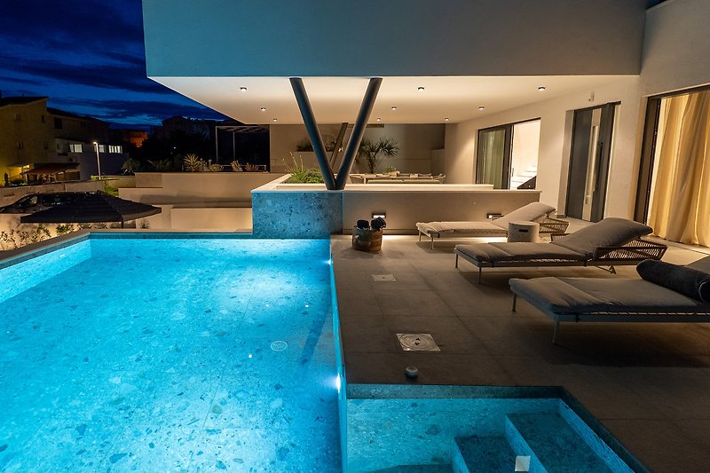 Welcome to Villa Siete — a modern masterpiece that epitomizes luxury and comfort.