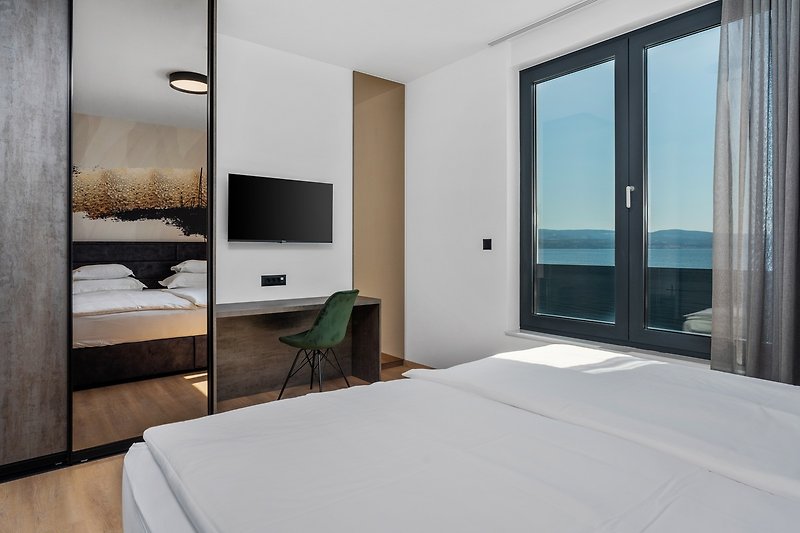 Bedroom No5. (22,6sqm) with a super king-size bed (200cm×200cm), en-suite bathroom with a shower, A/C, TV and a sea view
