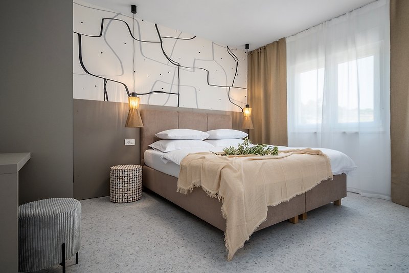 The SECOND floor offers a Bedroom NO4 (13,2sqm) with a king size bed 180cm x 200cm