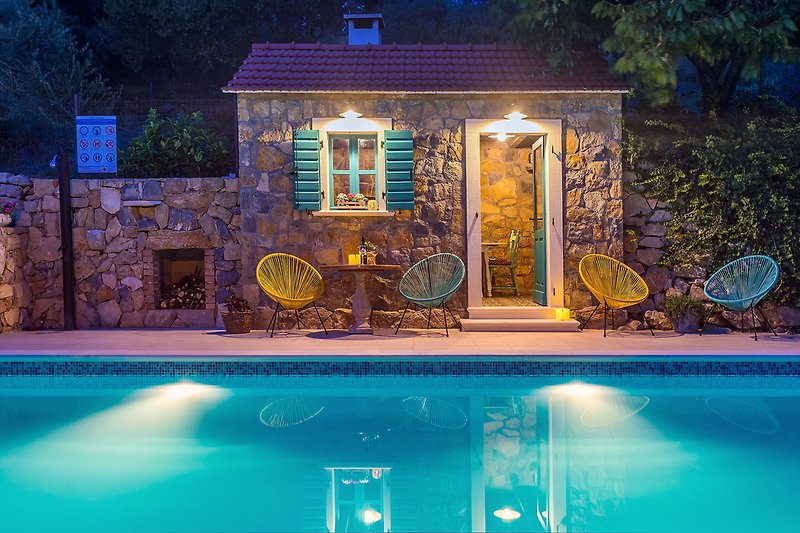 Villa Vultana with 30m2 private, heated pool and summer kitchen