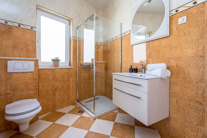 Schlafzimmer No3 mit Doppelbett 160x200cm mit Bad mit Dusche
