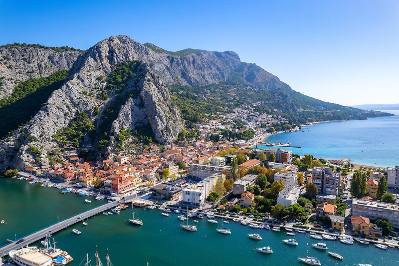 Omis and Cetina river offers many activities, and it is only 2km away from Villa