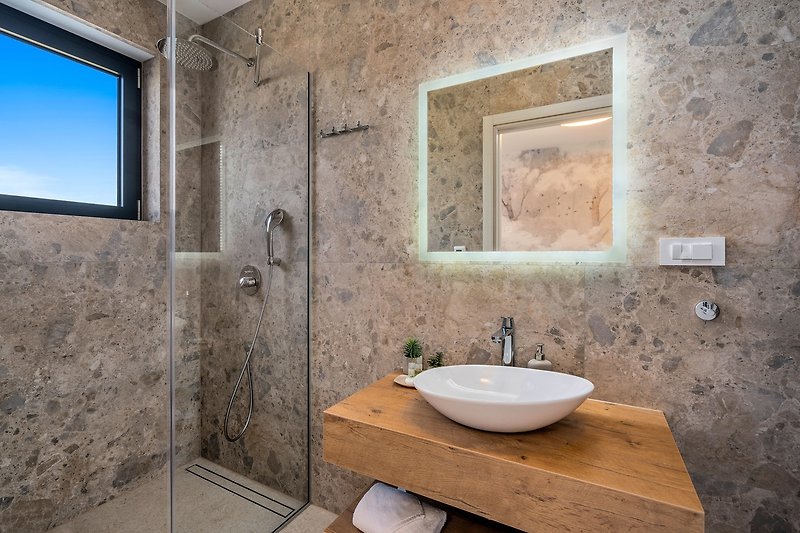 En-suite Bathroom with a shower and toilet