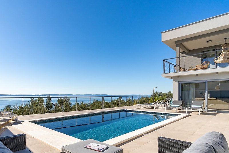 NEW! Seaview Villa Big Blue with 32sqm heated pool, 4 bedrooms, and 3 bathrooms